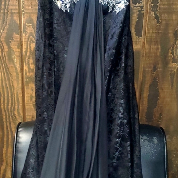 Dress - Picture 2 of 3